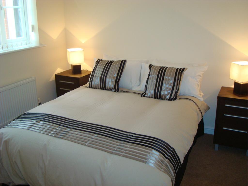 At Home In The City Serviced Apartments Newport Экстерьер фото